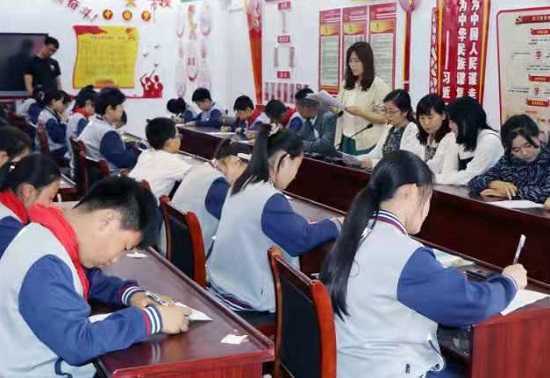诵读传经典 诗韵润童心(图1)