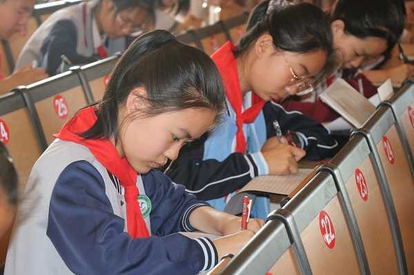 平邑县举行小学语文“书法习作”核心素养大赛(图3) 平邑县举行小学语文“书法习作”核心素养大赛(图3)