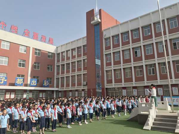 地方镇中心校开展“向袁隆平致敬”活动(图1)