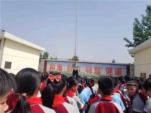 利渊完小开展缅怀袁隆平主题活动(图1)