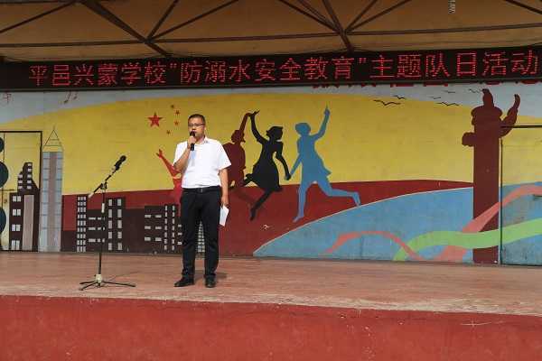 兴蒙学校举行“防溺水安全教育” 宣誓签名活动(图1)