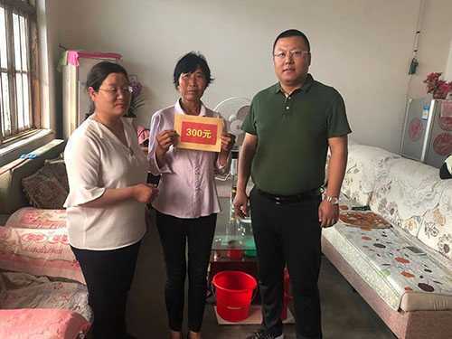 旧寨乡计生协当好“计生特殊家庭”的贴心人(图1)