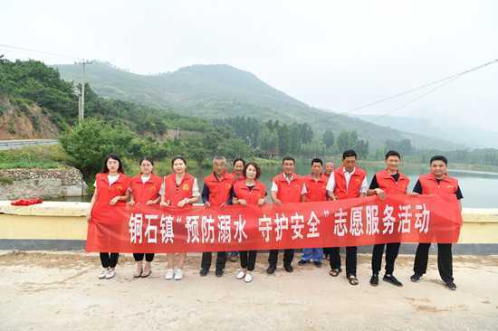 开展防溺水志愿活动  捍卫人民群众生命安全(图1)