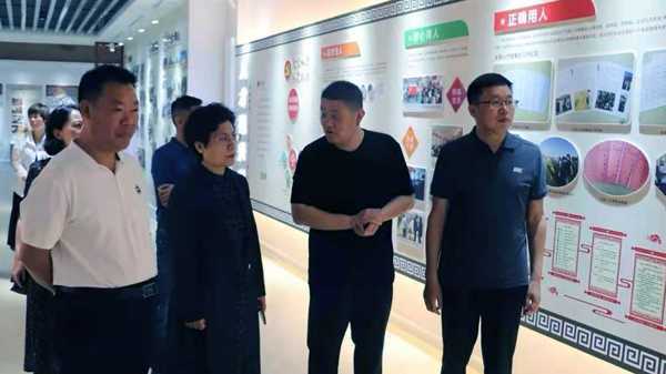 上海市崇明区退役军人事务局到温水镇参观指导(图2) 上海市崇明区退役军人事务局到温水镇参观指导(图2)