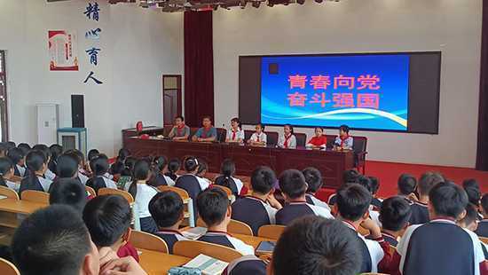 红领巾巡讲团走进卞桥中学(图1) 红领巾巡讲团走进卞桥中学(图1)