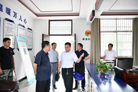 夏成光到铜石司法所调研片区调解工作(图1)