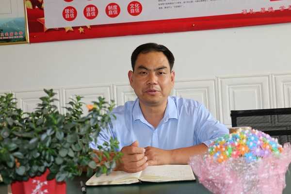 三关庙小学召开第二届教师读书分享会(图2) 三关庙小学召开第二届教师读书分享会(图2)