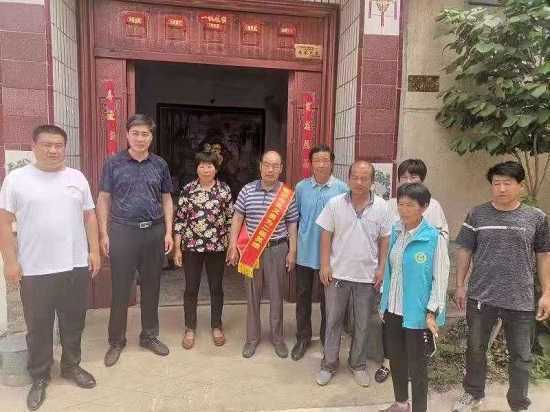 见义勇为扬正气 走访慰问暖人心(图1) 见义勇为扬正气 走访慰问暖人心(图1)
