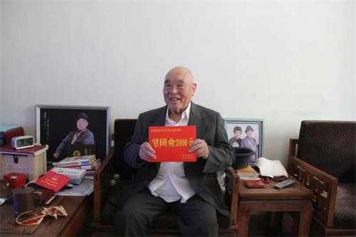 平邑街道开展走访慰问离休干部活动(图2)