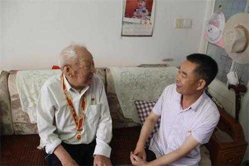 平邑街道开展走访慰问离休干部活动(图3)