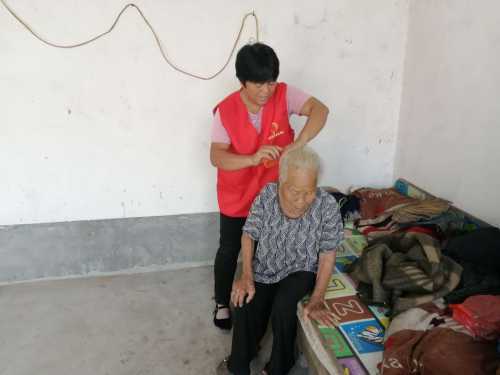 柏林镇大力开展“我为群众送温暖”志愿服务活动(图1) 柏林镇大力开展“我为群众送温暖”志愿服务活动(图1)