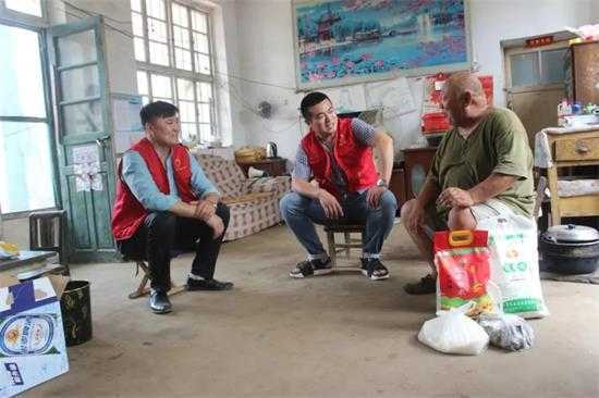 【我为群众办实事】丰阳镇岳家庙村走访慰问困难党员(图1)