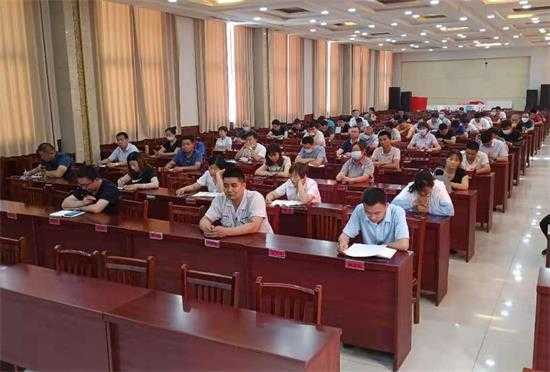 平邑街道召开企业主要负责人述职点评会(图2)