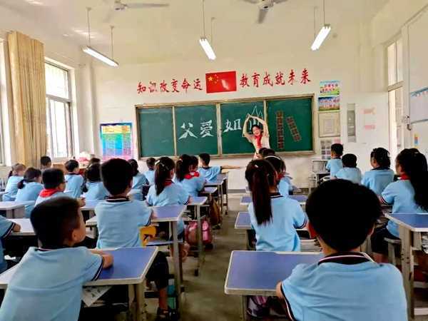 地方镇中心校开展父亲节系列主题活动(图2) 地方镇中心校开展父亲节系列主题活动(图2)