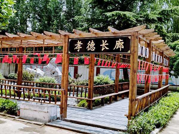 红旗指引地方镇师生奋发前行(图2) 红旗指引地方镇师生奋发前行(图2)