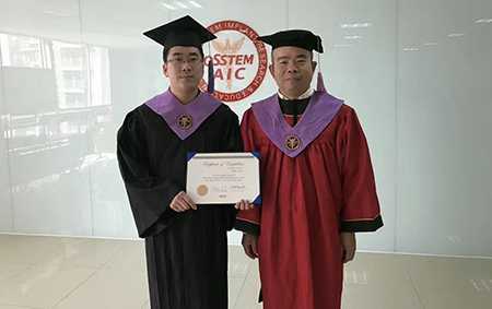 游振宇口腔机构被授予“儒商研究会会员单位”称号(图5) 游振宇口腔机构被授予“儒商研究会会员单位”称号(图5)
