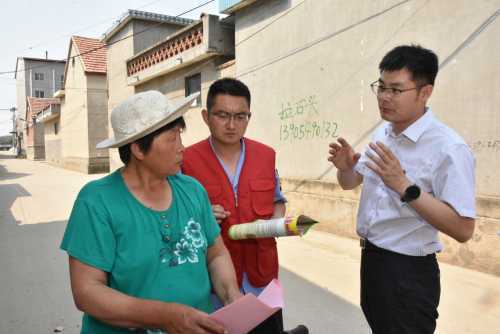 柏林镇深入开展食品安全宣传活动(图1) 柏林镇深入开展食品安全宣传活动(图1)