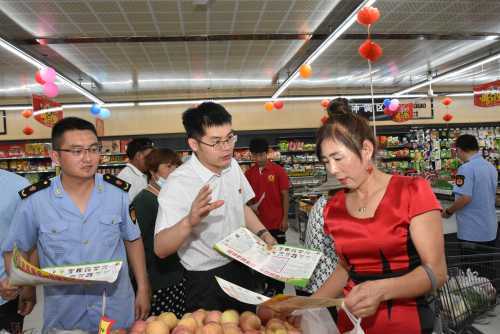 柏林镇深入开展食品安全宣传活动(图2) 柏林镇深入开展食品安全宣传活动(图2)