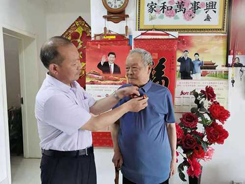 坚定共产主义理想信念 为党旗增光添彩(图1) 坚定共产主义理想信念 为党旗增光添彩(图1)
