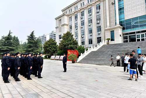 平邑:媒体记者看教育整顿活动走进平邑县法院(图1) 平邑:媒体记者看教育整顿活动走进平邑县法院(图1)