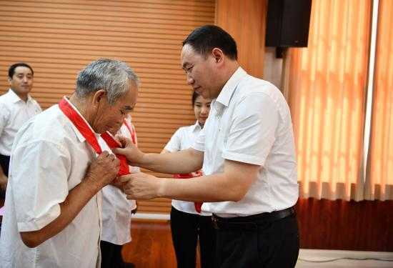 平邑街道召开“两优一先”表彰大会(图3)