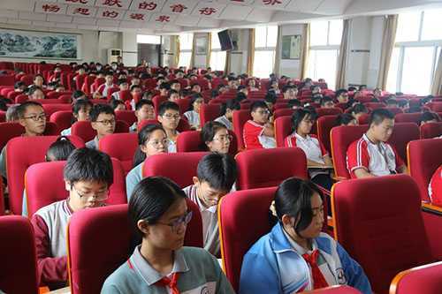 赛博中学举行励志教育学生大会(图2) 赛博中学举行励志教育学生大会(图2)