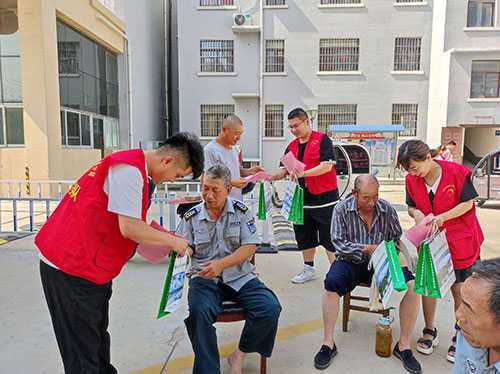 【平邑新时代文明实践】临沂市生态环境局平邑县分局到“双报到”社区开展民法典和环保法规宣传活动(图2) 【平邑新时代文明实践】临沂市生态环境局平邑县分局到“双报到”社区开展民法典和环保法规宣传活动(图2)
