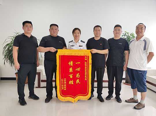 一心为民 情系百姓(图1) 一心为民 情系百姓(图1)