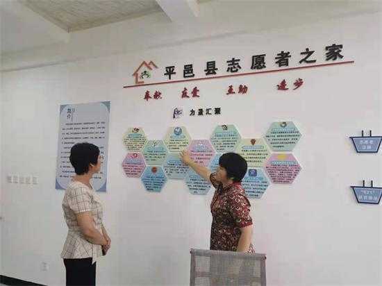 赵霞一行到平邑街道妇女儿童家园调研(图2) 赵霞一行到平邑街道妇女儿童家园调研(图2)