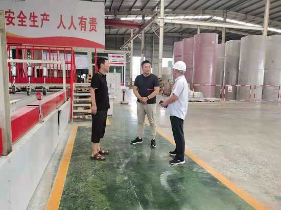 保太镇商会多措并举全力做好防汛工作(图1) 保太镇商会多措并举全力做好防汛工作(图1)
