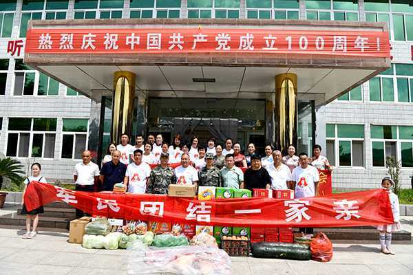 看望人民子弟兵 增进军民鱼水情 (图1) 看望人民子弟兵 增进军民鱼水情 (图1)