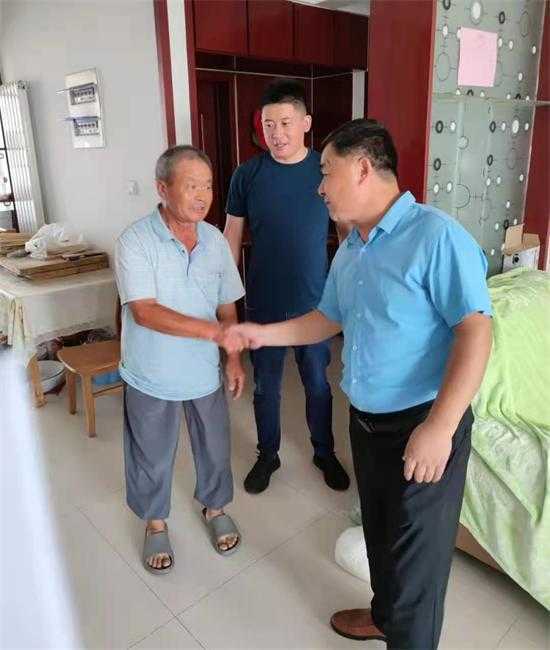 情系困难退役军人 走访慰问温暖人心(图2)