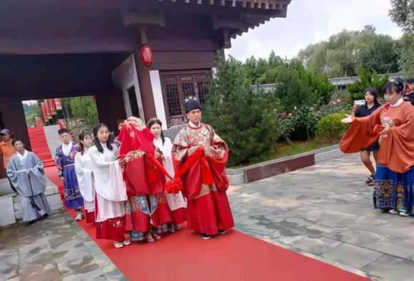 天上王城民俗婚礼带来亘古永恒爱情体验(图1) 天上王城民俗婚礼带来亘古永恒爱情体验(图1)