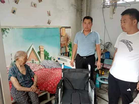 丰阳镇残联上门为残疾人发放辅助器具暖人心(图2) 丰阳镇残联上门为残疾人发放辅助器具暖人心(图2)