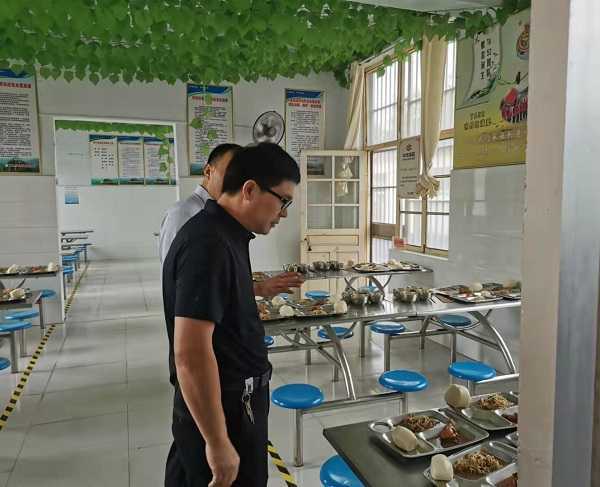 鲁能希望小学迎接开学检查(图2) 鲁能希望小学迎接开学检查(图2)