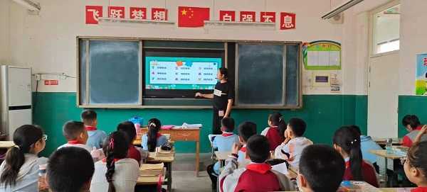 “开学第一课”安全主题教育形式多样(图1) “开学第一课”安全主题教育形式多样(图1)