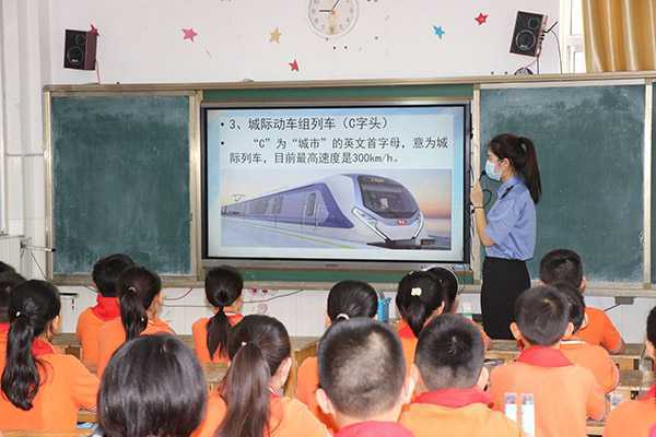 拉起安全“警戒线” 增强爱路自觉性(图1) 拉起安全“警戒线” 增强爱路自觉性(图1)