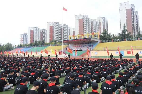 赛博中学举行2021年新生军训动员大会(图1) 赛博中学举行2021年新生军训动员大会(图1)