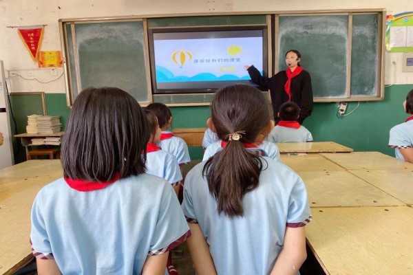 柏林镇中心小学开展生本课堂班会活动(图1)