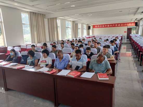 铜石镇纪委召开廉洁过节提醒谈话会(图2)