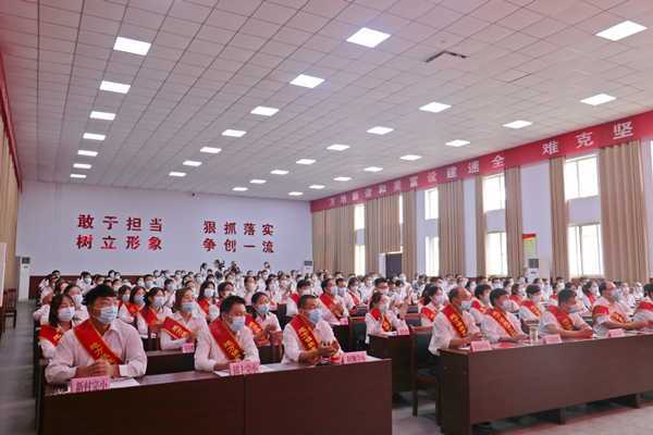 平邑县地方镇隆重召开庆祝第37个教师节大会(图2) 平邑县地方镇隆重召开庆祝第37个教师节大会(图2)
