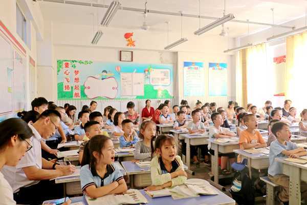 平邑县教体局到地方镇中心校开展常态课巡查(图1) 平邑县教体局到地方镇中心校开展常态课巡查(图1)