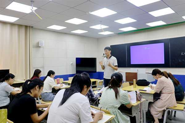 平邑县教体局到地方镇中心校开展常态课巡查(图4) 平邑县教体局到地方镇中心校开展常态课巡查(图4)