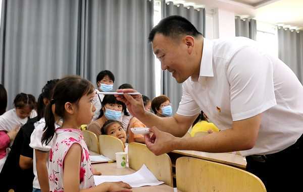 柏林中心小学举行新生“开笔礼”仪式(图1)