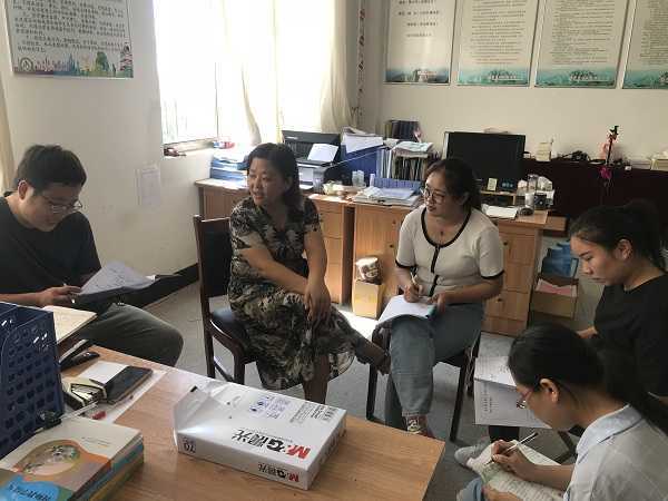 苏城小学展开了“小马扎”听评课活动(图2) 苏城小学展开了“小马扎”听评课活动(图2)