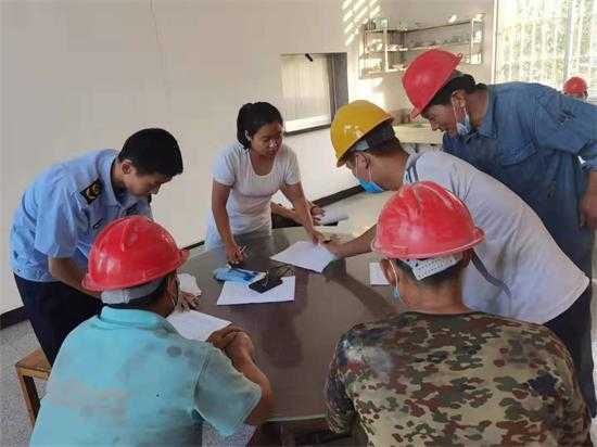 平邑街道开展安全生产“解剖式”执法检查(图2) 平邑街道开展安全生产“解剖式”执法检查(图2)