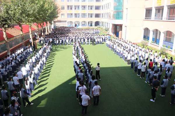 兴蒙学校举行“远离火灾 珍爱生命”消防疏散演练活动(图2)