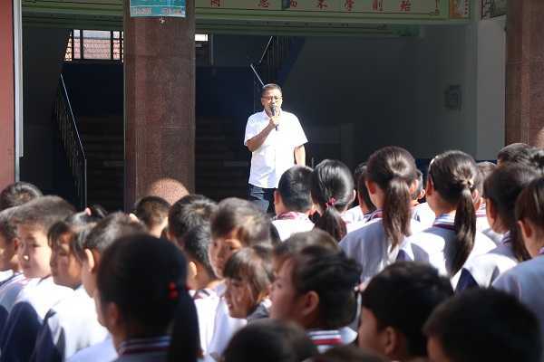 兴蒙学校举行“远离火灾 珍爱生命”消防疏散演练活动(图3)