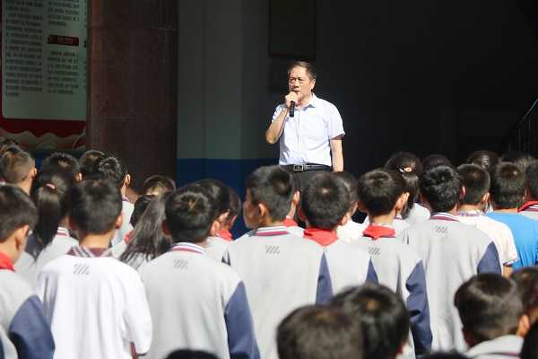 兴蒙学校举行“远离火灾 珍爱生命”消防疏散演练活动(图4)