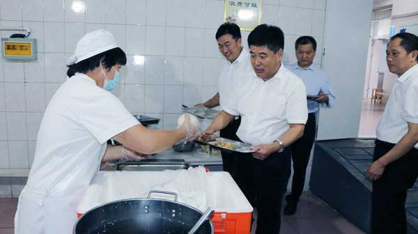 曹兆清到实验小学教育集团调研工作(图3) 曹兆清到实验小学教育集团调研工作(图3)